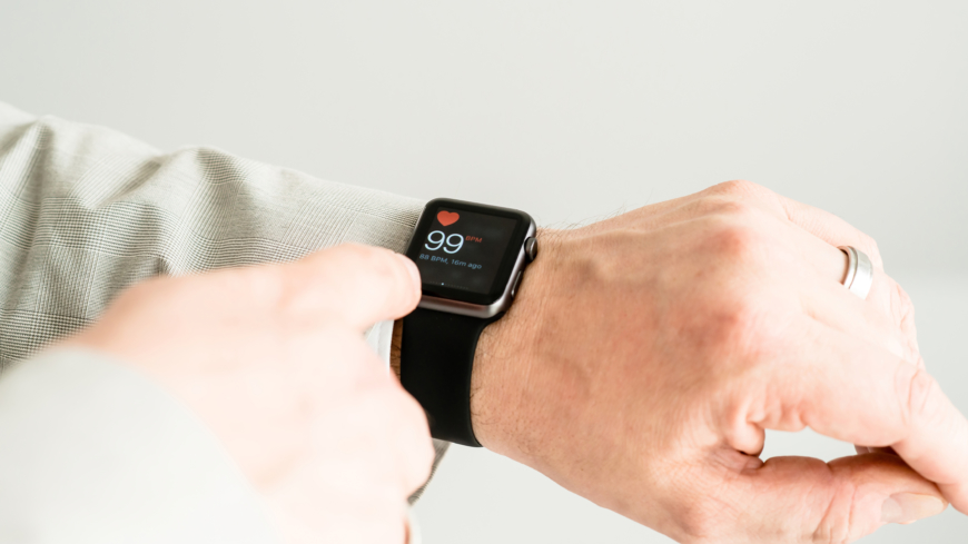 Den tolfte september förväntas Apple släppa en ny version av Watch som ryktas ha bättre möjligheter att bland annat upptäcka oregelbunden hjärtrytm. Foto: Shutterstock